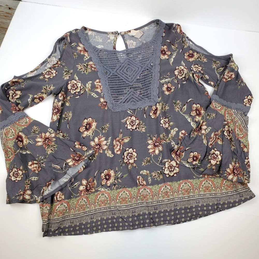 Knox Rose Floral Blouse in Gray and Cream